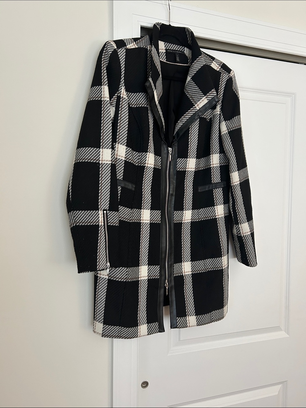 Black & White Plaid Women's Zip-Front Coat